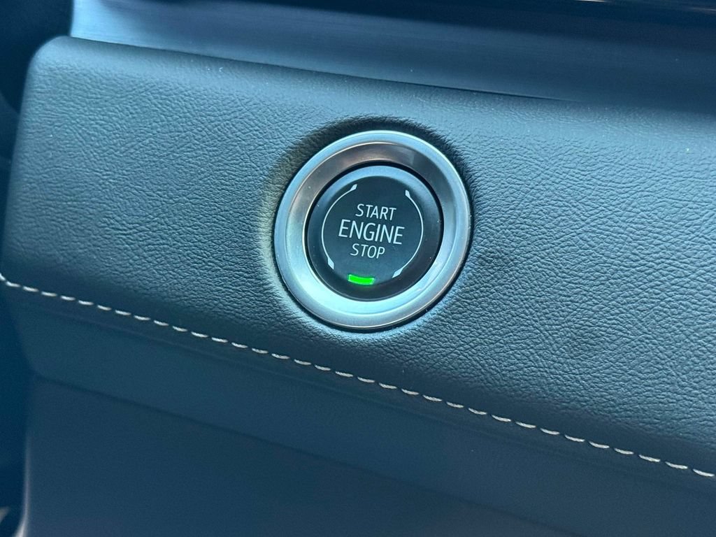Certified 2024 Cadillac Escalade Premium Luxury AWD/4WD image 30