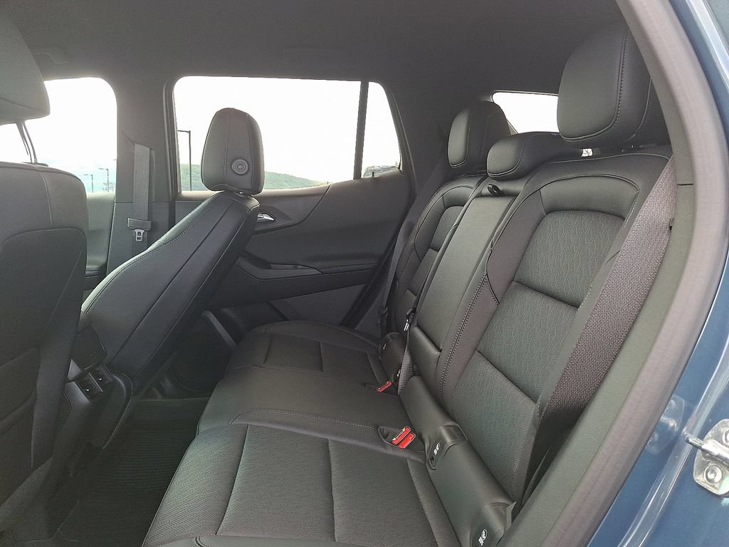 Used 2026 Chevrolet Equinox LT w/ Convenience Package II AWD/4WD image 11