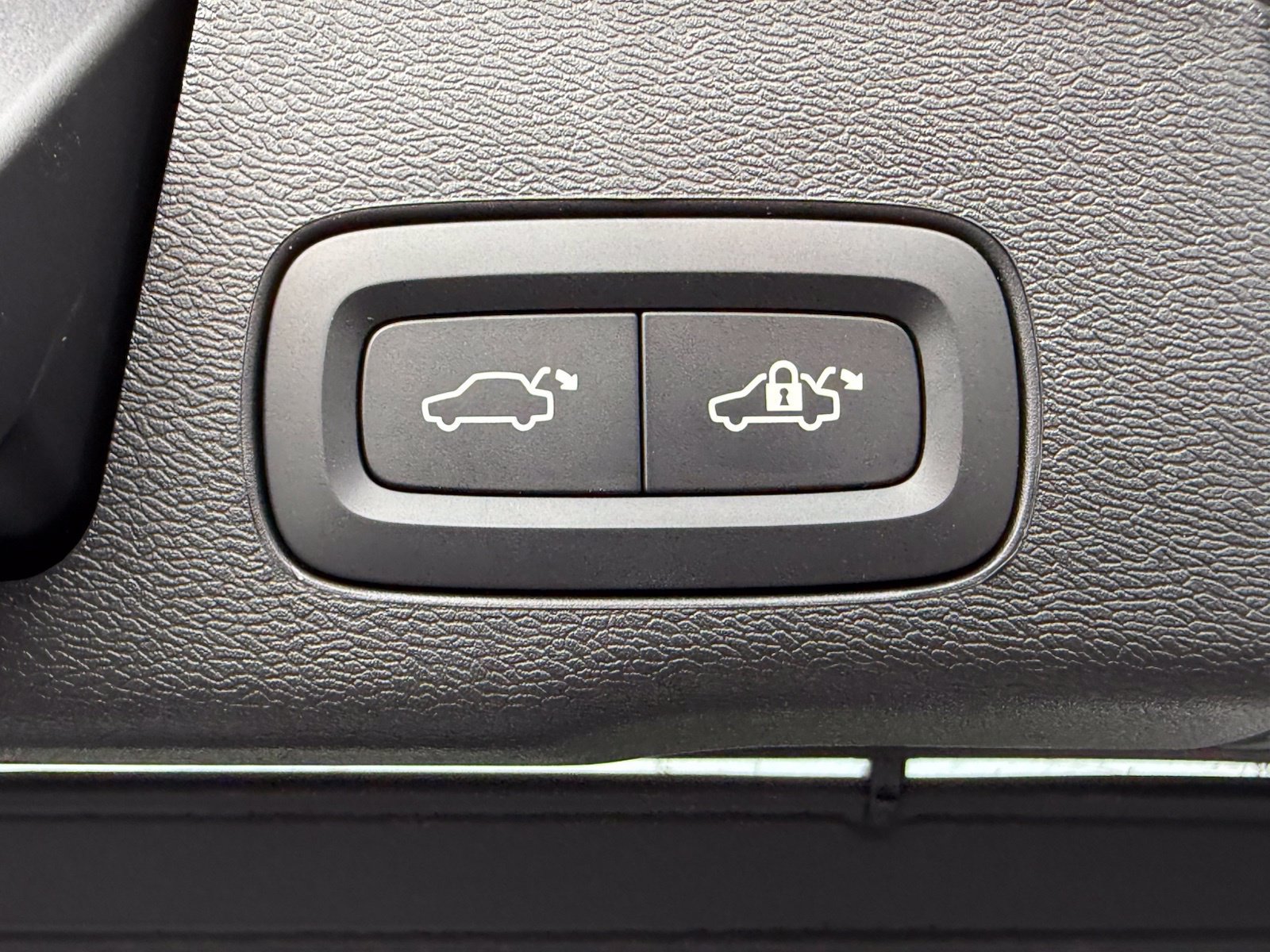 New 2027 Volvo XC60 B5 Plus AWD/4WD image 43