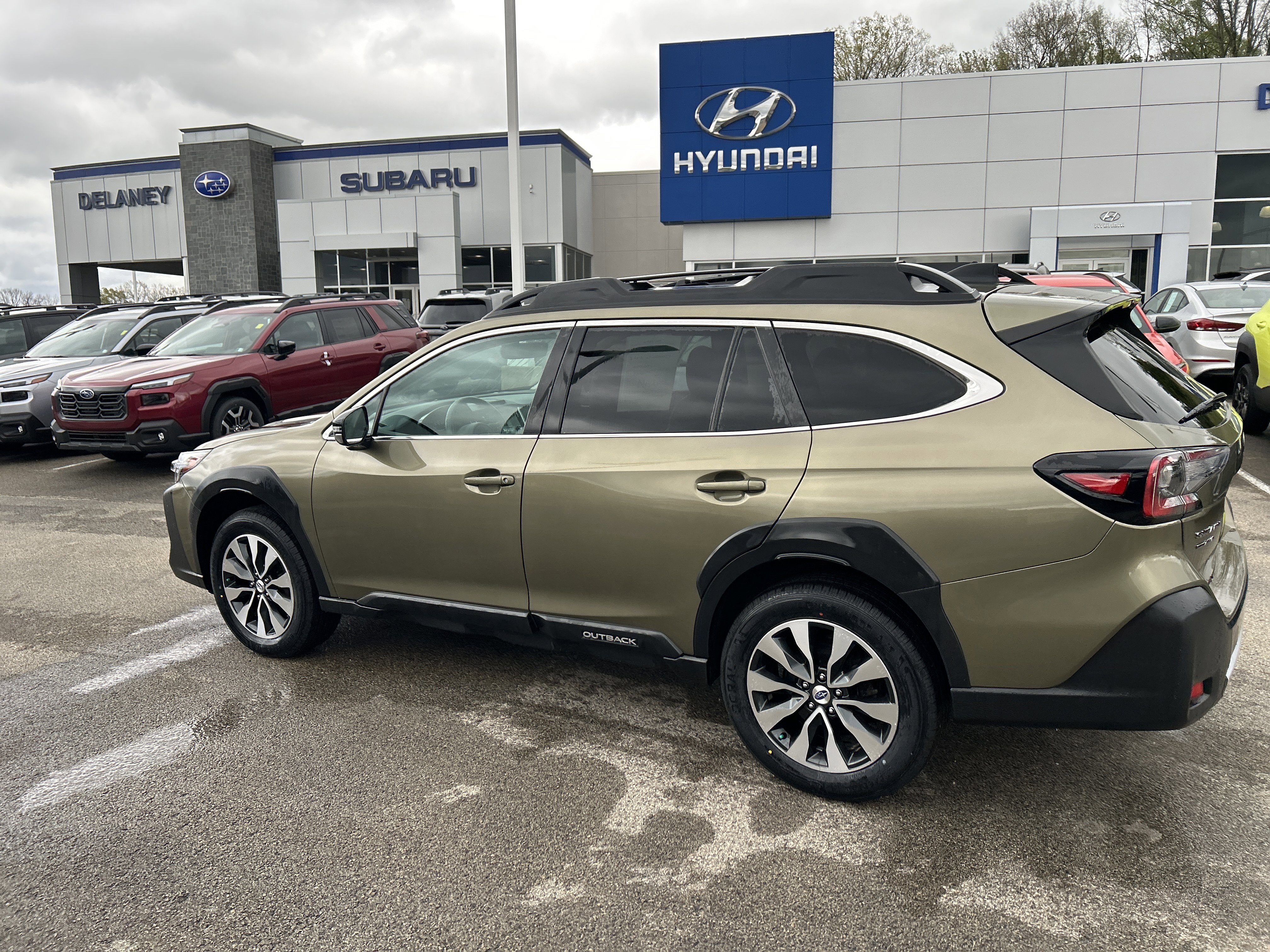 Used 2024 Subaru Outback Limited AWD/4WD image 16