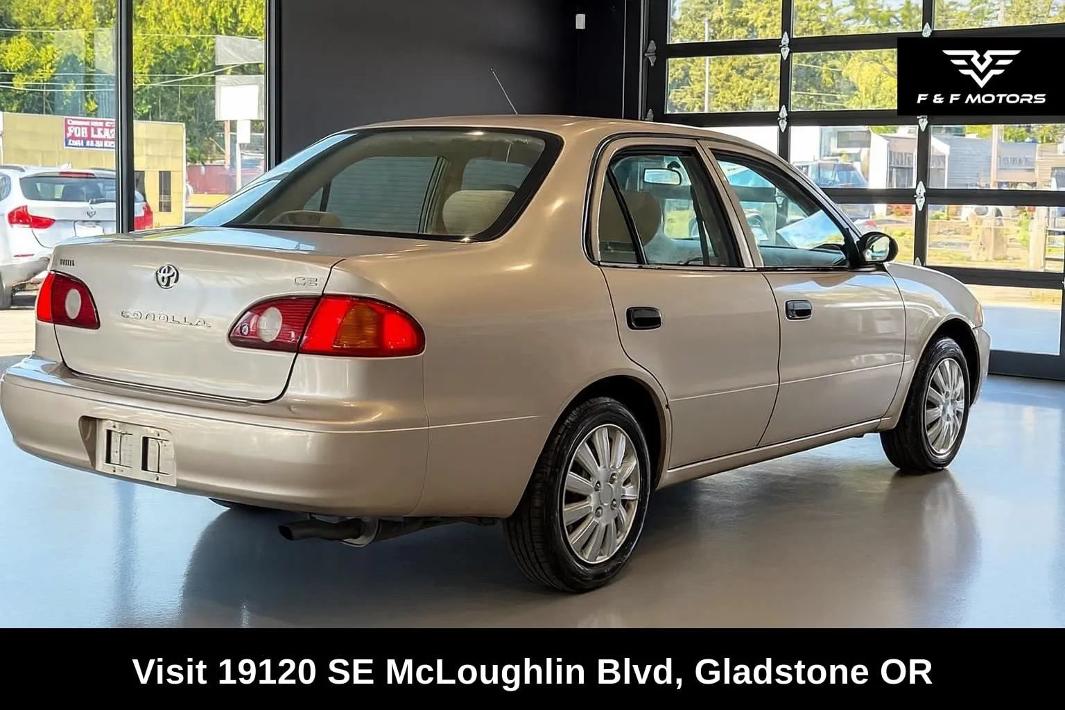Used 2001 Toyota Corolla CE w/ Extra Value Pkg 1 FWD image 4