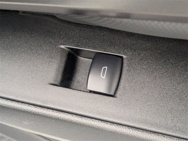 Certified 2025 Chevrolet Equinox EV LT image 34