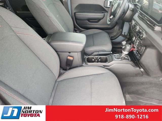 Used 2024 Jeep Wrangler Rubicon image 14