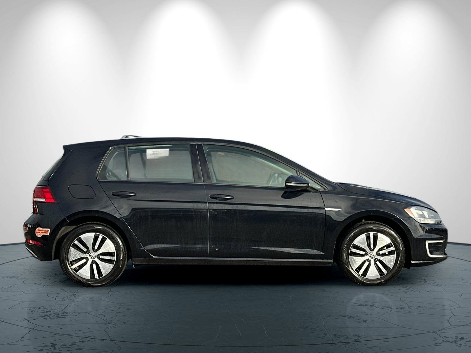 Used 2019 Volkswagen e-Golf SE w/ Driver Assistance Package image 3