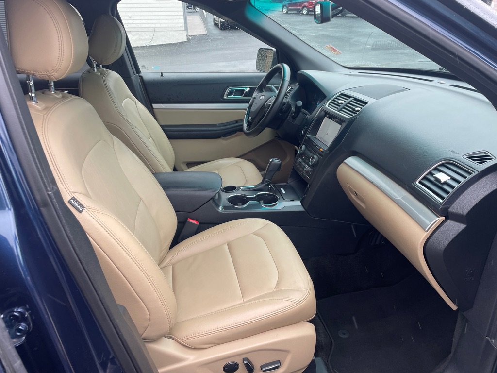 Used 2017 Ford Explorer XLT w/ Equipment Group 202A FWD image 23