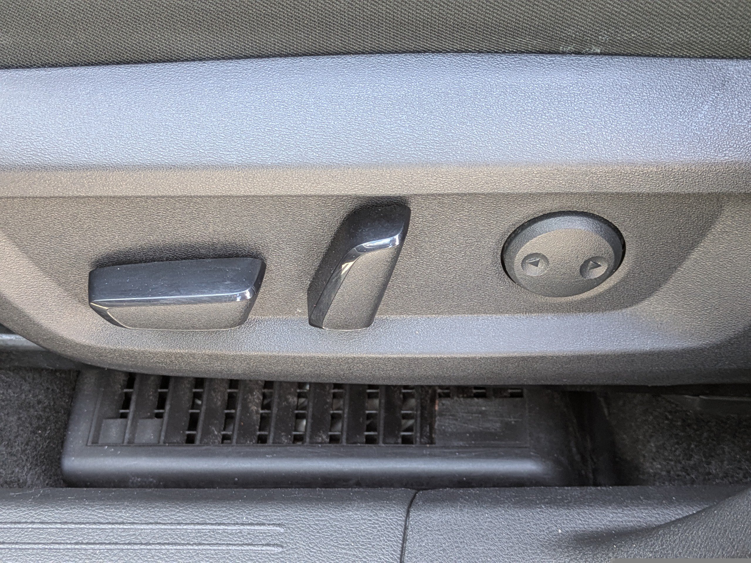 Used 2024 Nissan Rogue SV FWD image 20