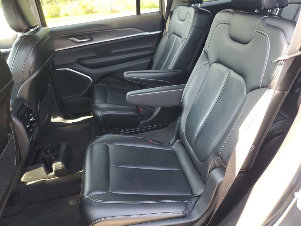 Used 2021 Jeep Grand Cherokee L Limited AWD/4WD image 32