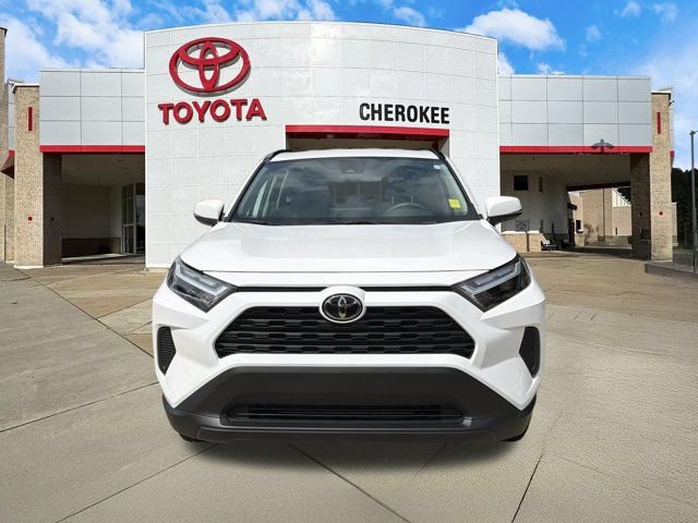 Used 2024 Toyota RAV4 XLE FWD image 2
