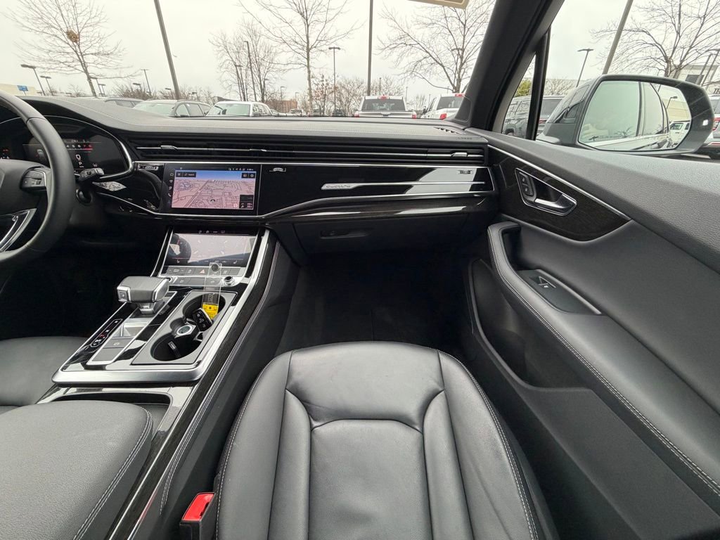 Used 2025 Audi Q7 3.0T Premium Plus image 21