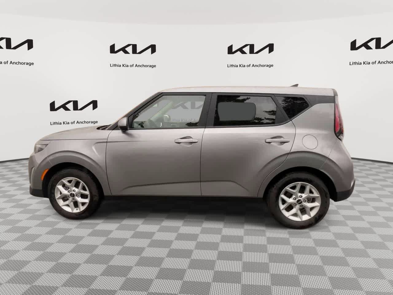 Certified 2025 Kia Soul LX w/ LX Technology Package FWD image 5