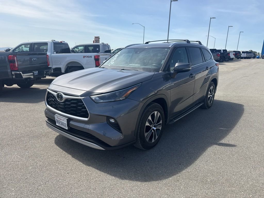 Used 2021 Toyota Highlander XLE image 3