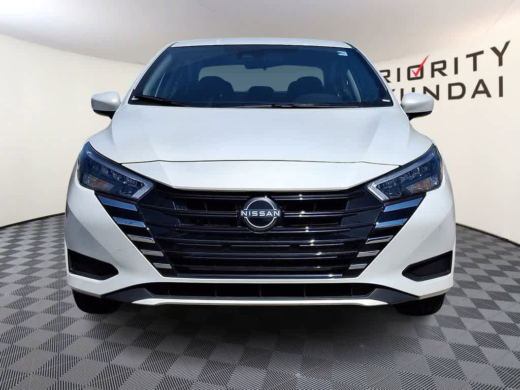 Used 2025 Nissan Versa SV image 2