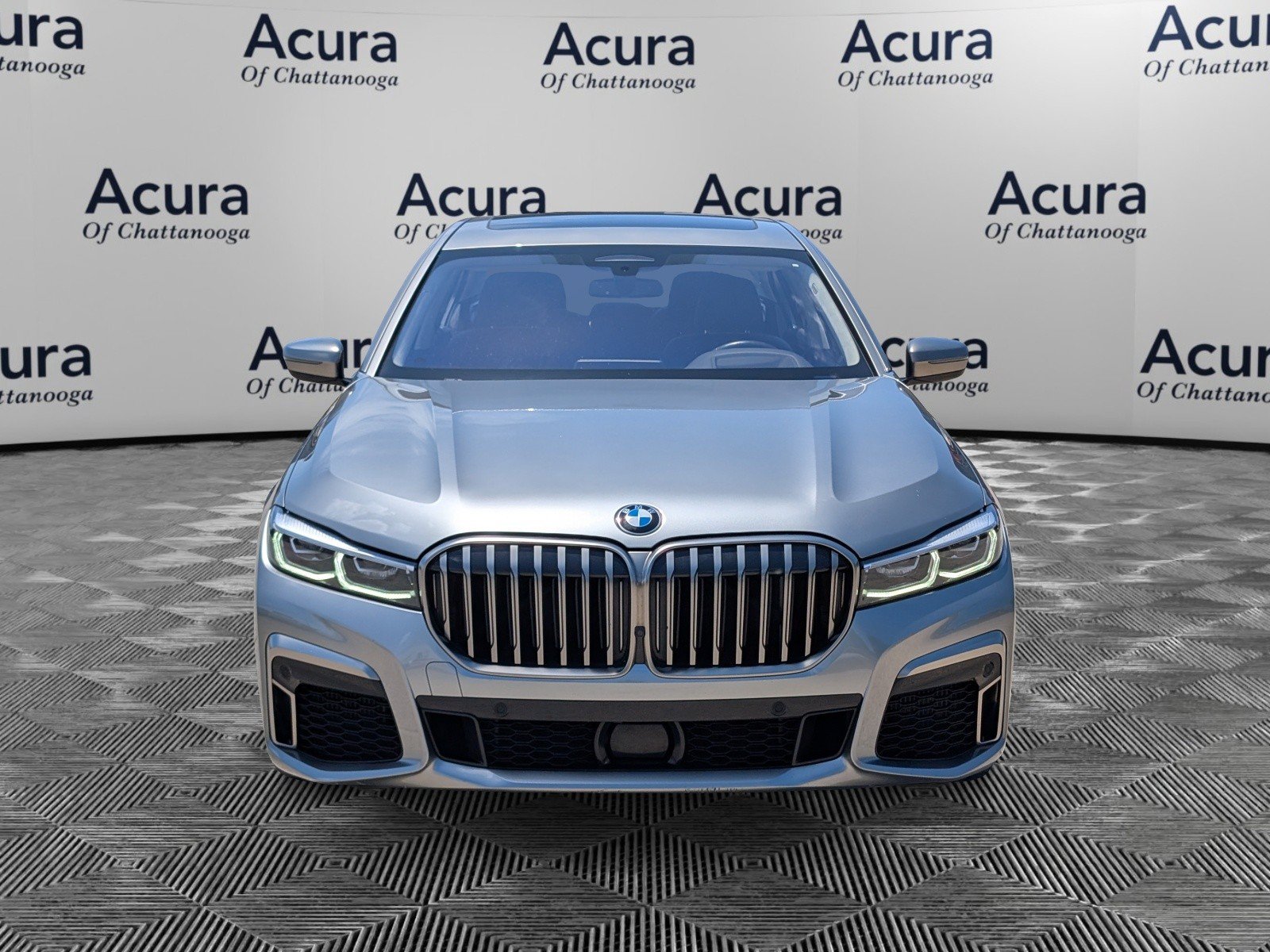 Used 2022 BMW M760i xDrive w/ Luxury Rear Seating Package AWD/4WD image 3