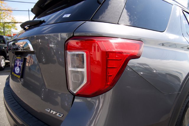 Certified 2021 Ford Explorer XLT w/ Equipment Group 202A AWD/4WD image 11