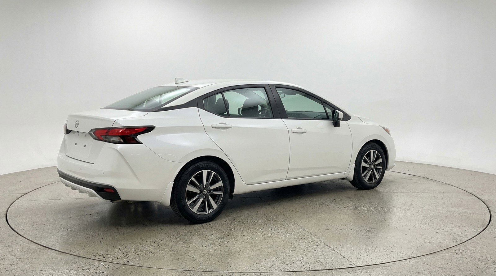 Used 2025 Nissan Versa SV image 9