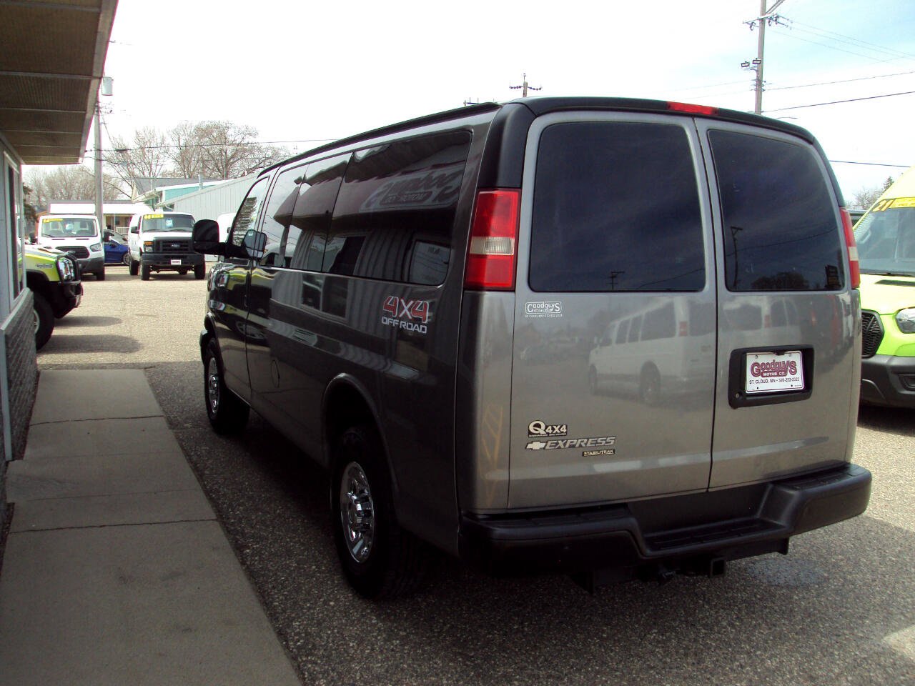 Used 2012 Chevrolet Express 2500 image 5