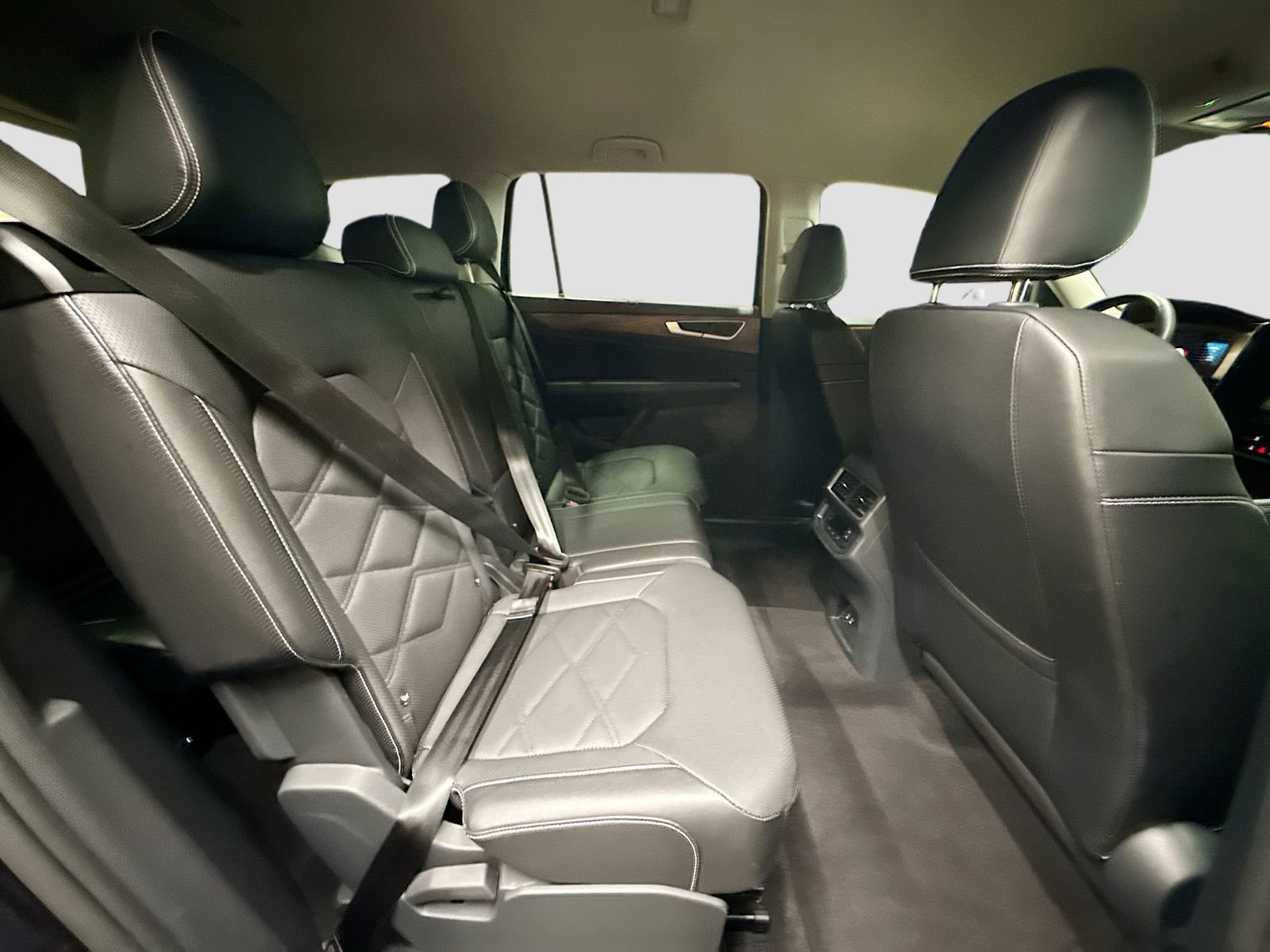 Used 2025 Volkswagen Atlas SE image 29