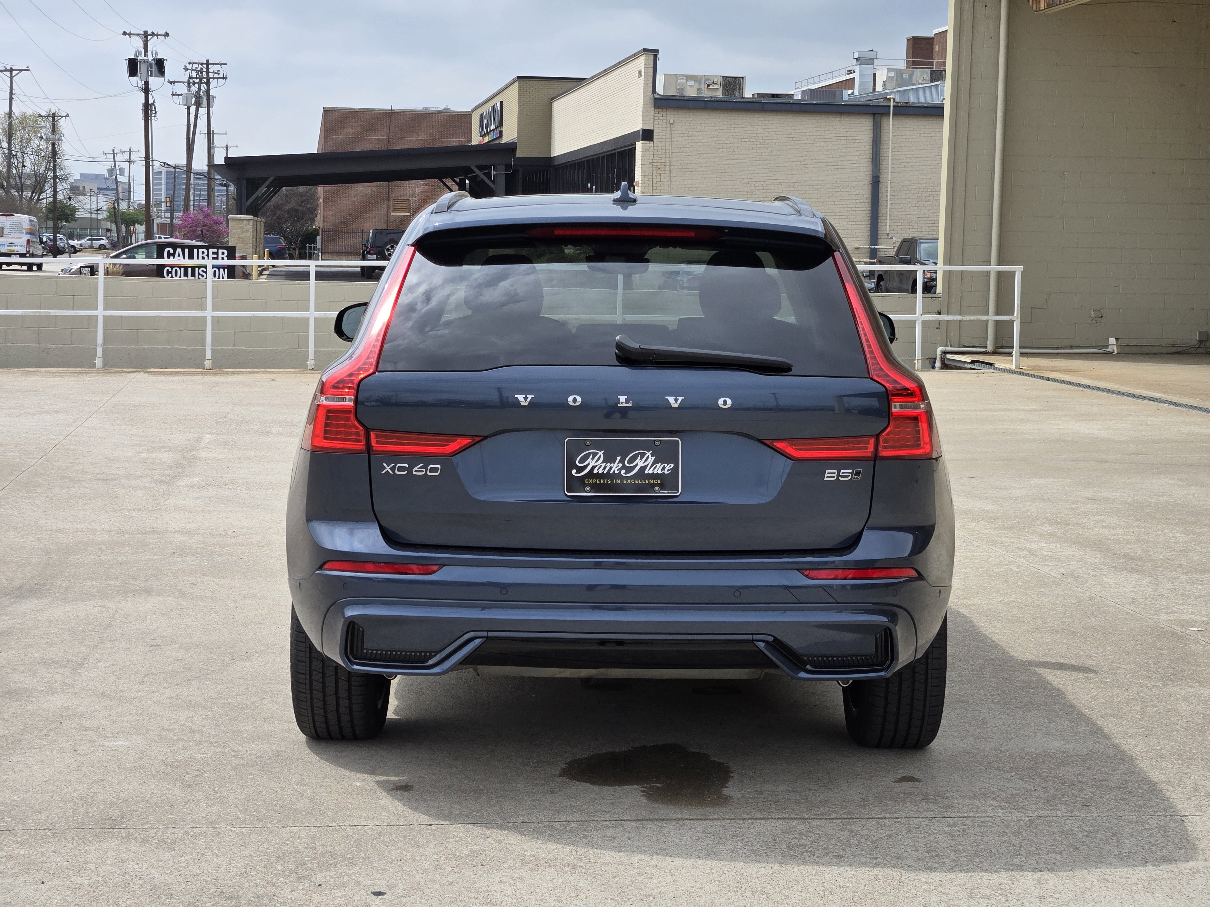 Used 2025 Volvo XC60 B5 Plus image 8