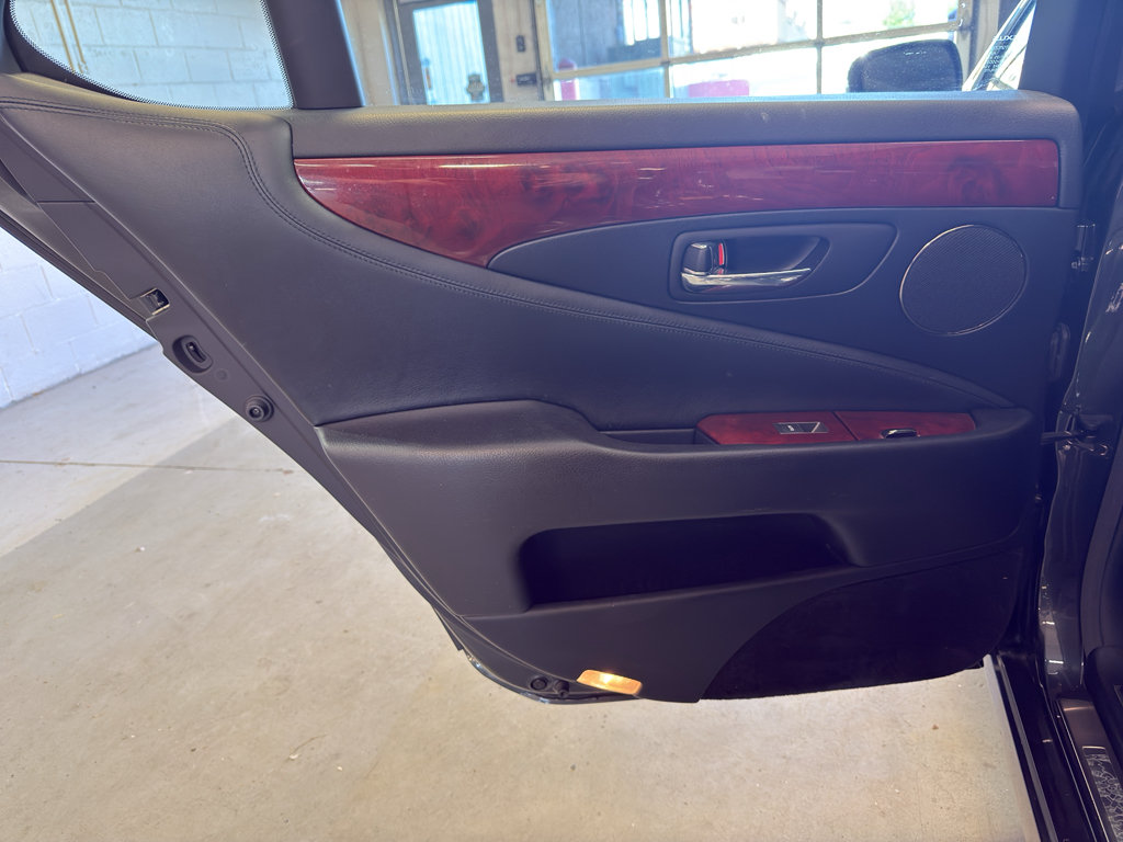 Used 2011 Lexus LS 460 AWD w/ Comfort Pkg image 31