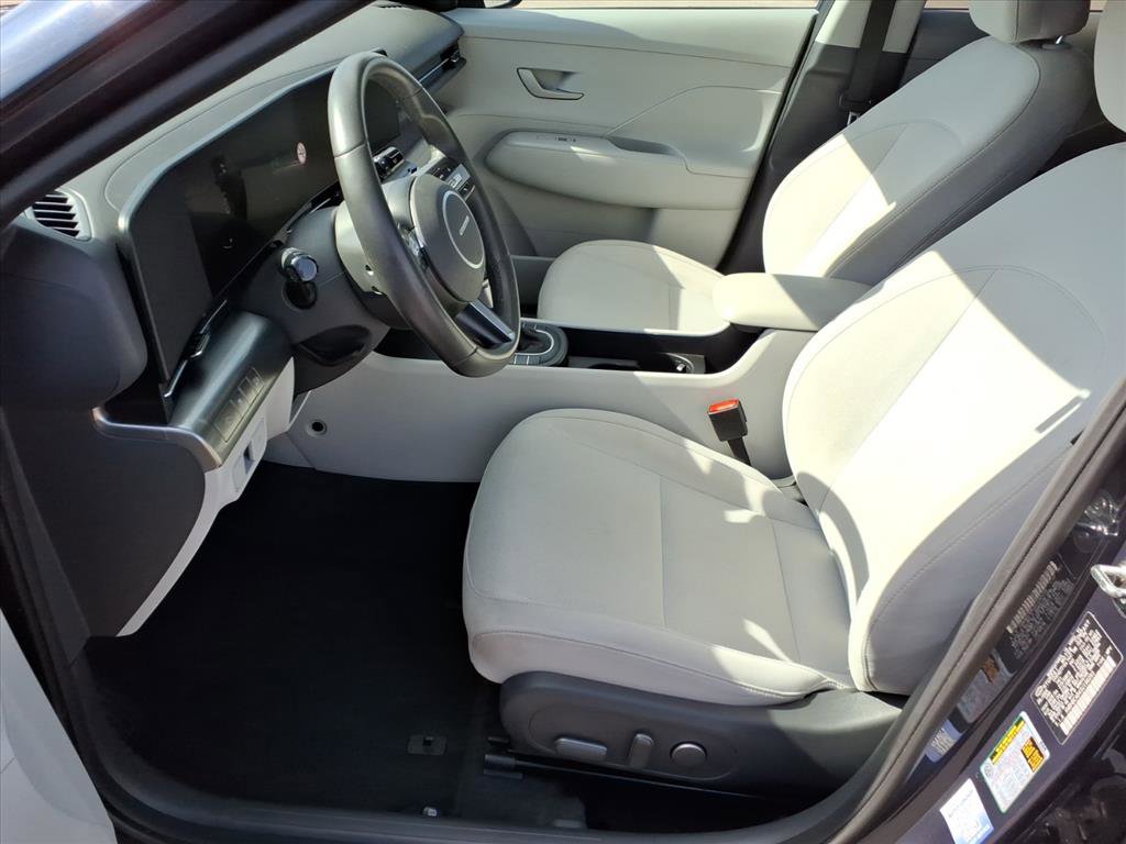 Used 2025 Hyundai Kona SEL image 4