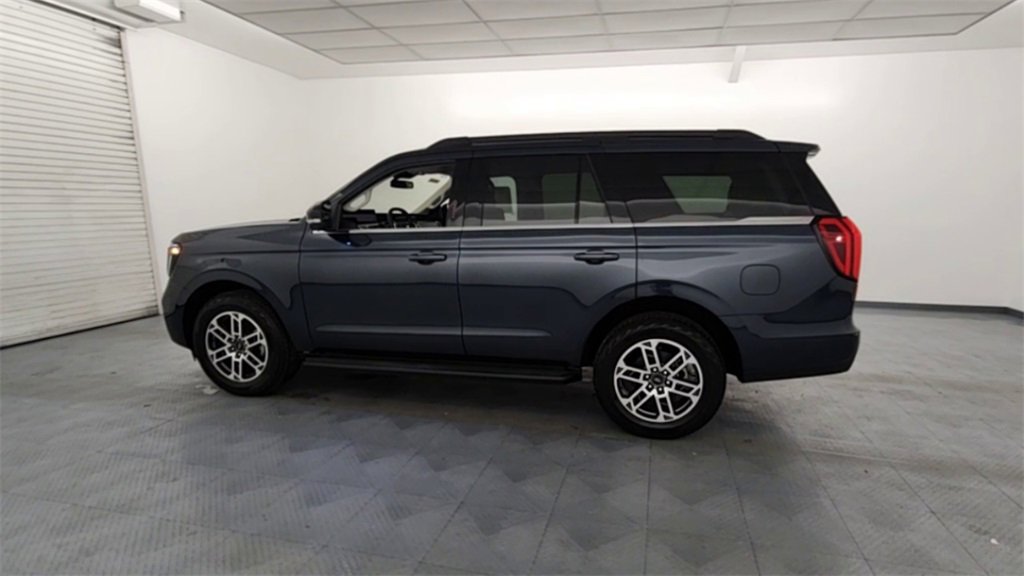 New 2025 Ford Expedition Active image 6