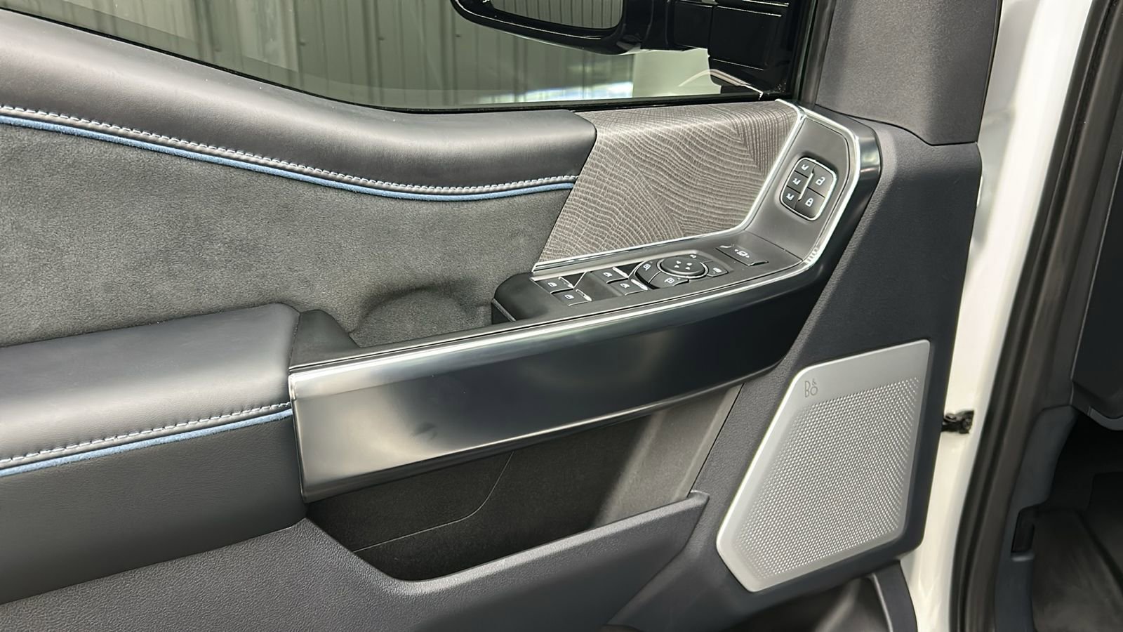 Used 2025 Ford F450 Platinum w/ FX4 Off-Road Package image 34