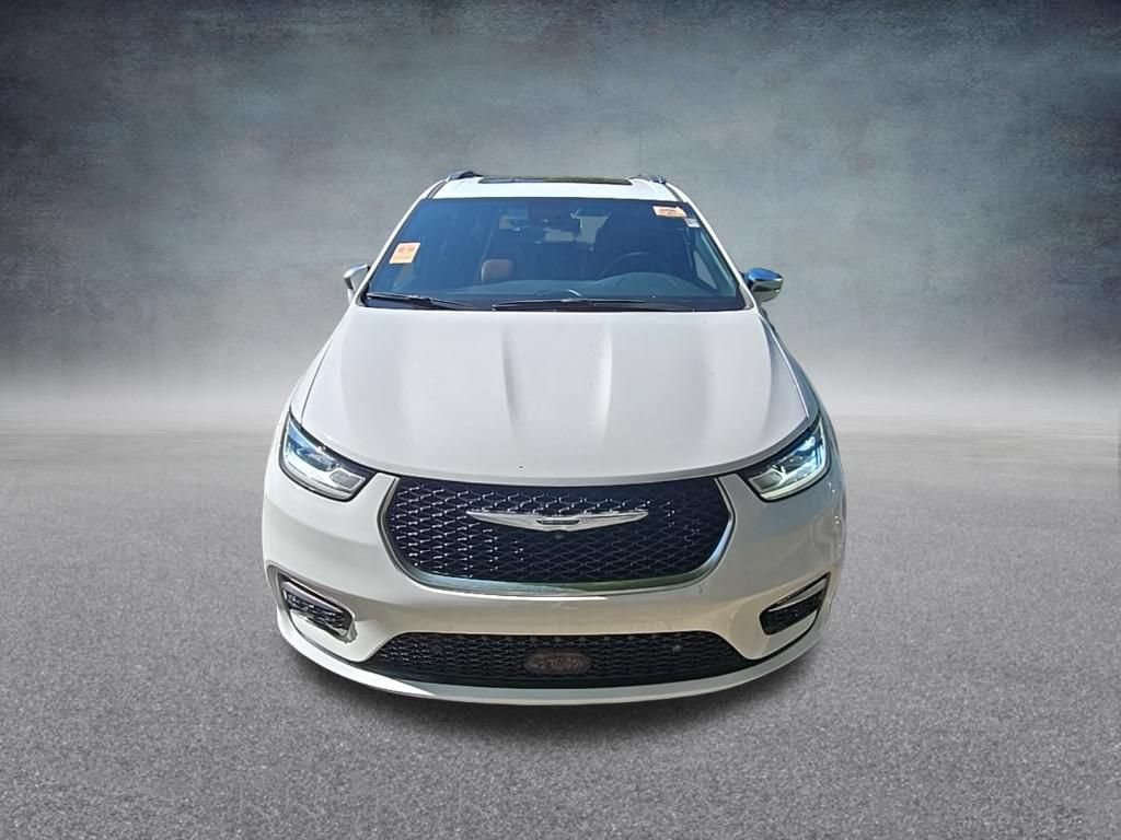 Used 2024 Chrysler Pacifica Pinnacle FWD image 3