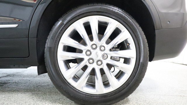 Used 2017 Cadillac XT5 Platinum w/ Driver Assist Package image 24