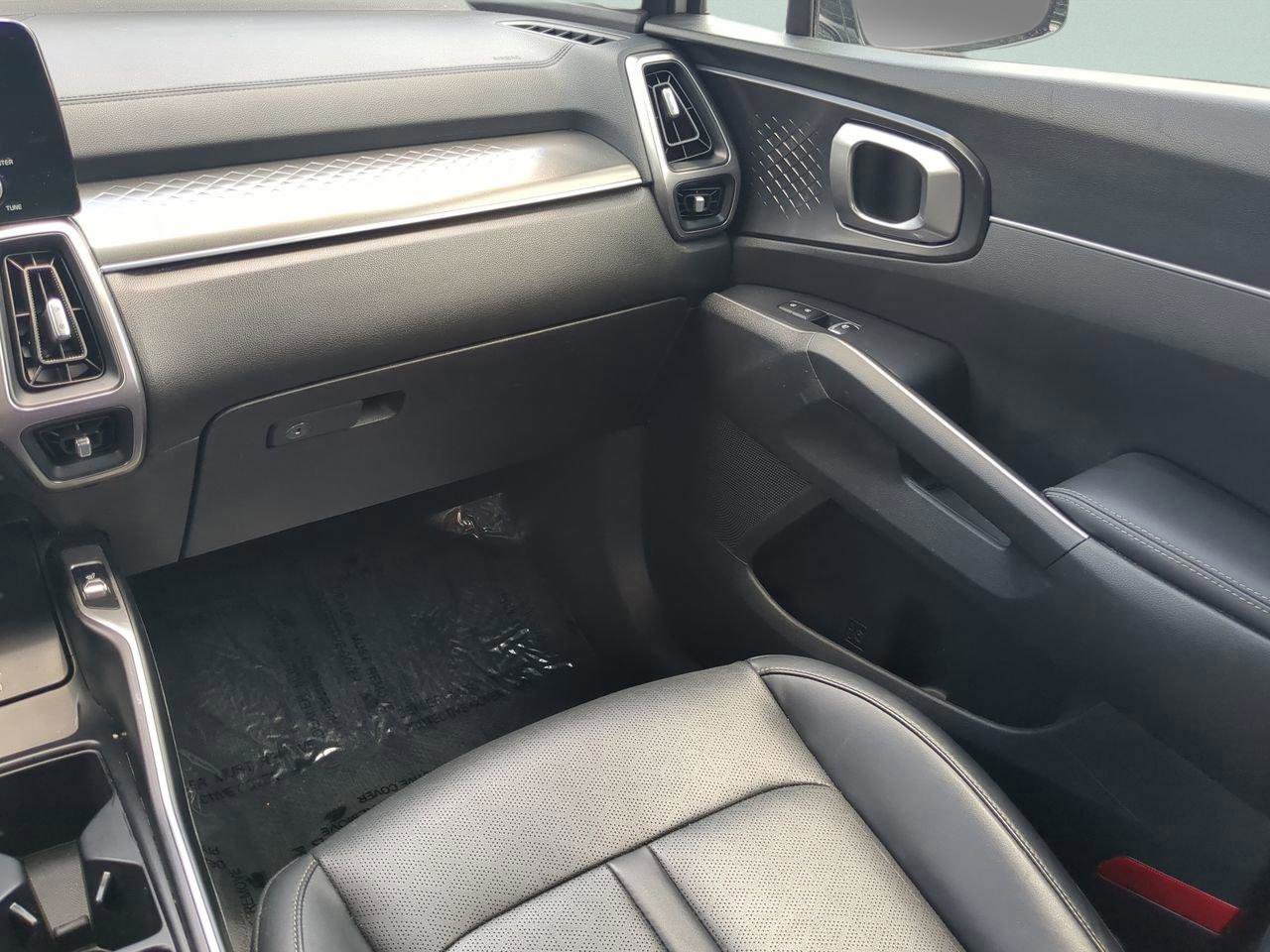 Used 2021 Kia Sorento S image 16