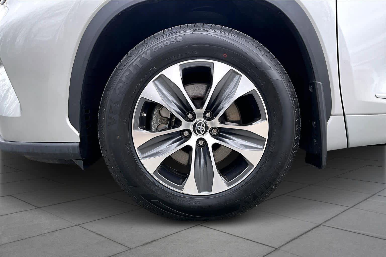 Used 2023 Toyota Highlander XLE image 11