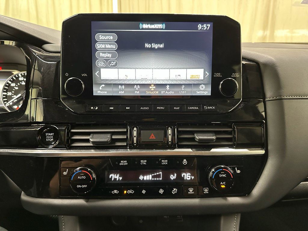 Used 2025 Nissan Pathfinder SL AWD/4WD image 32