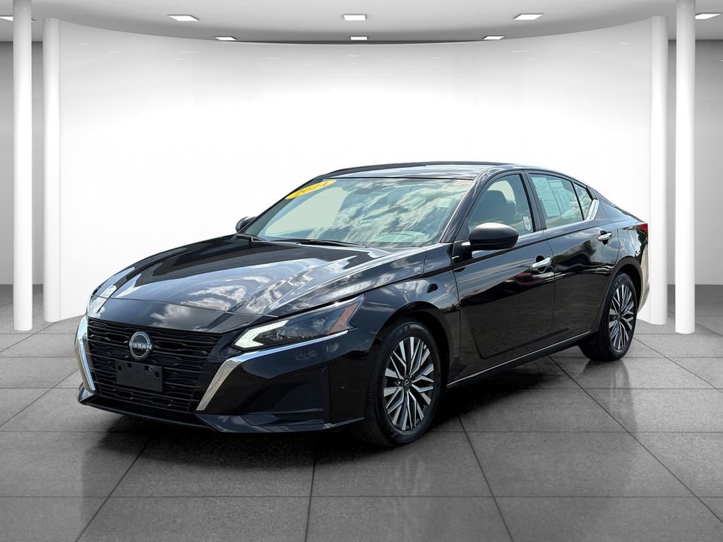 Used 2024 Nissan Altima 2.5 SV FWD image 3
