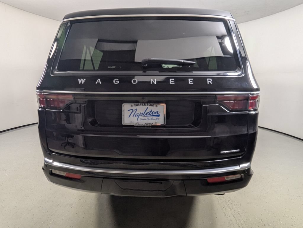 Used 2024 Jeep Wagoneer L Series II RWD image 7