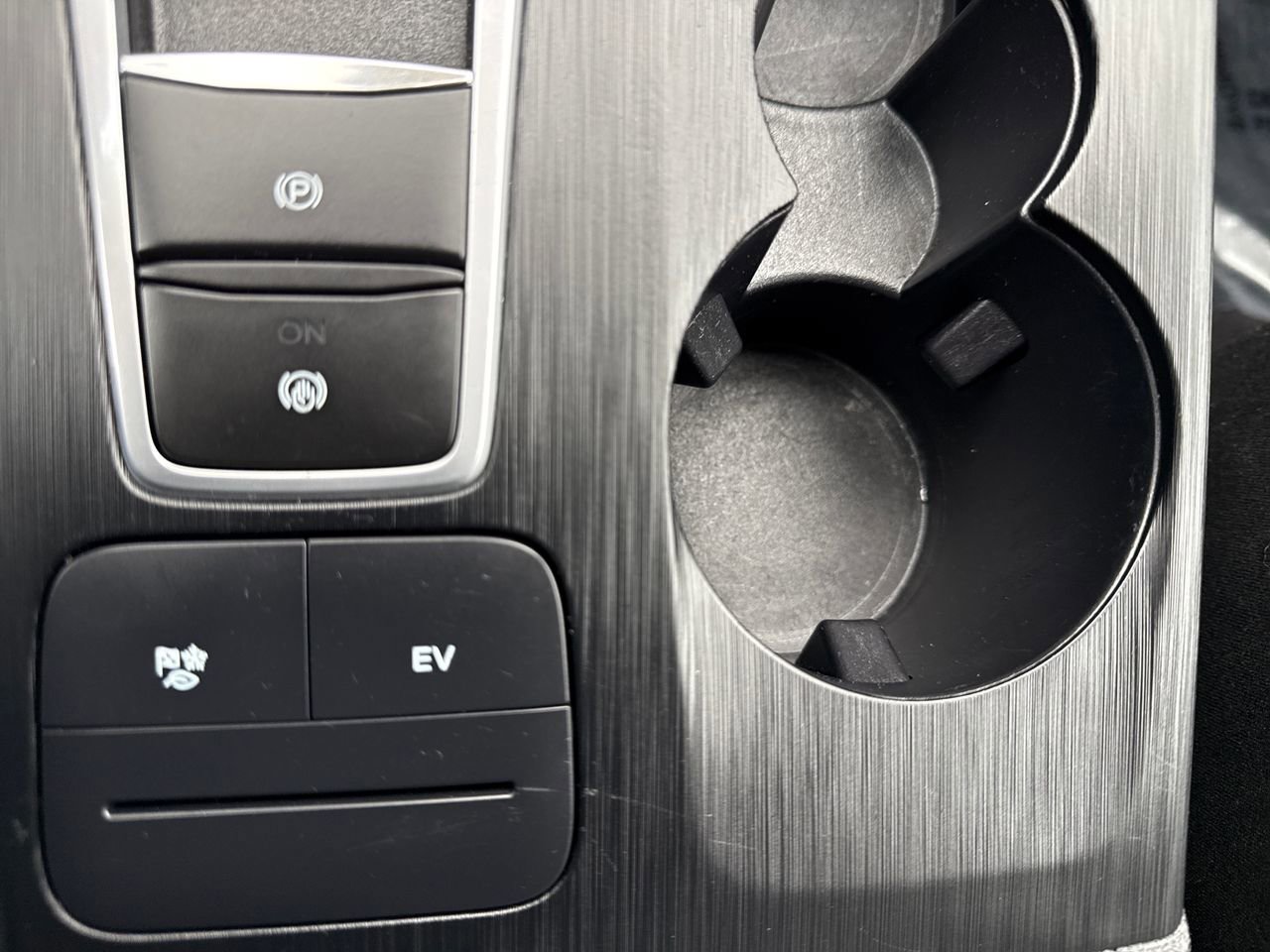 Used 2022 Ford Escape SE image 23