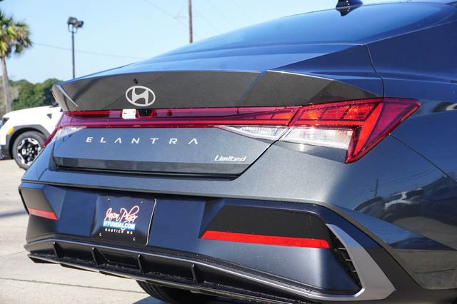 New 2026 Hyundai Elantra Limited FWD image 5
