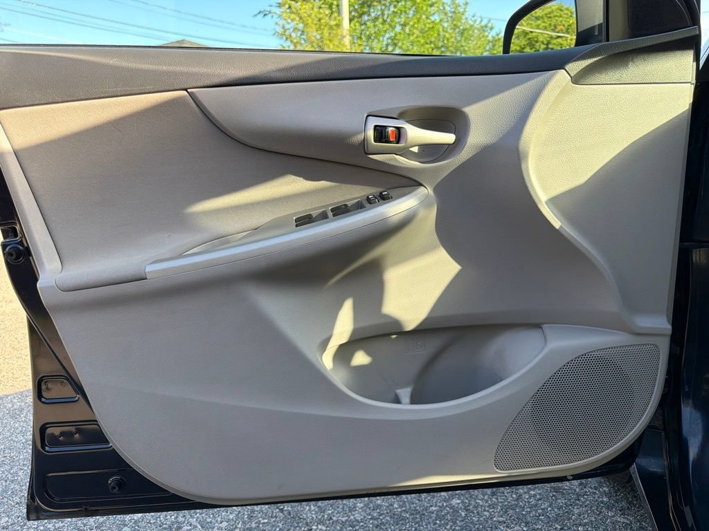 Used 2013 Toyota Corolla LE FWD image 10