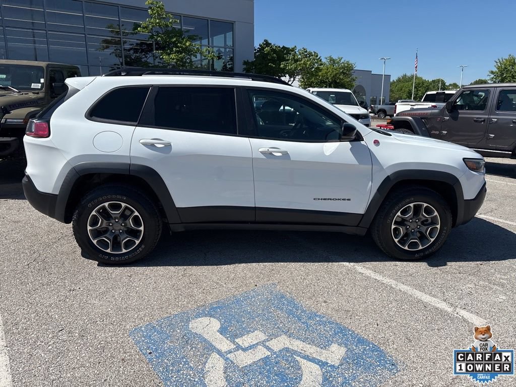 Used 2022 Jeep Cherokee Trailhawk w/ Comfort/Convenience Group AWD/4WD image 31