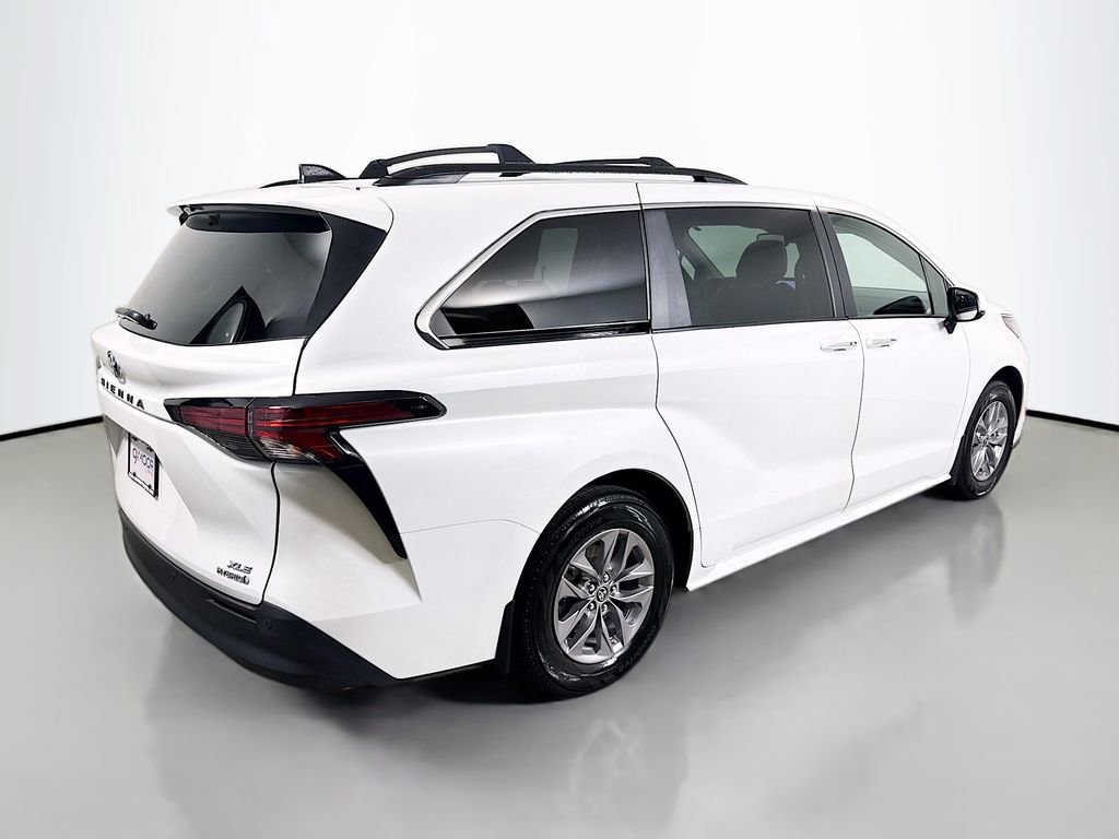 Certified 2022 Toyota Sienna XLE FWD image 7