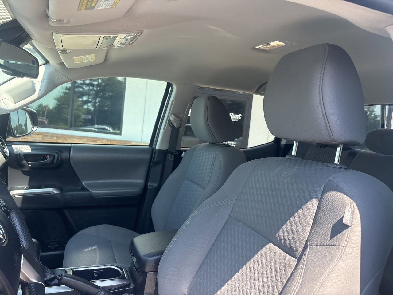 Used 2022 Toyota Tacoma SR5 w/ Technology Package RWD image 2