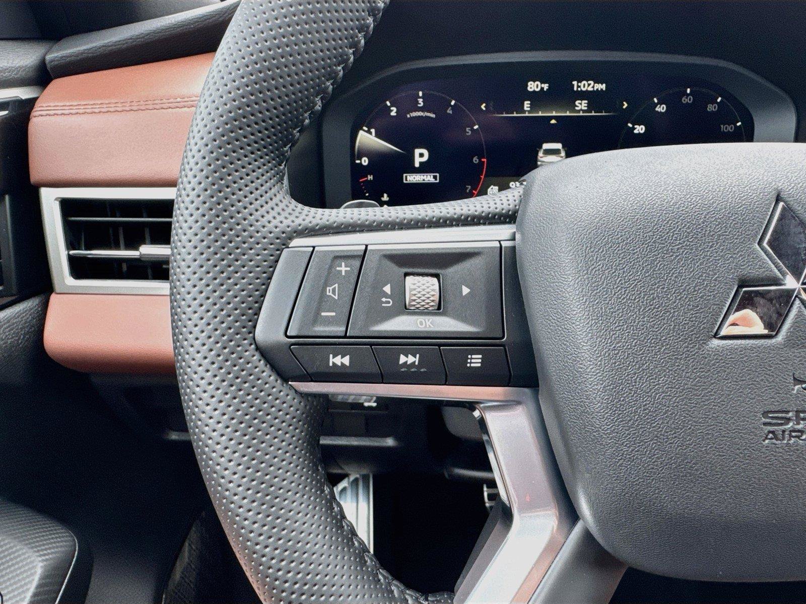 New 2026 Mitsubishi Outlander SEL FWD image 12