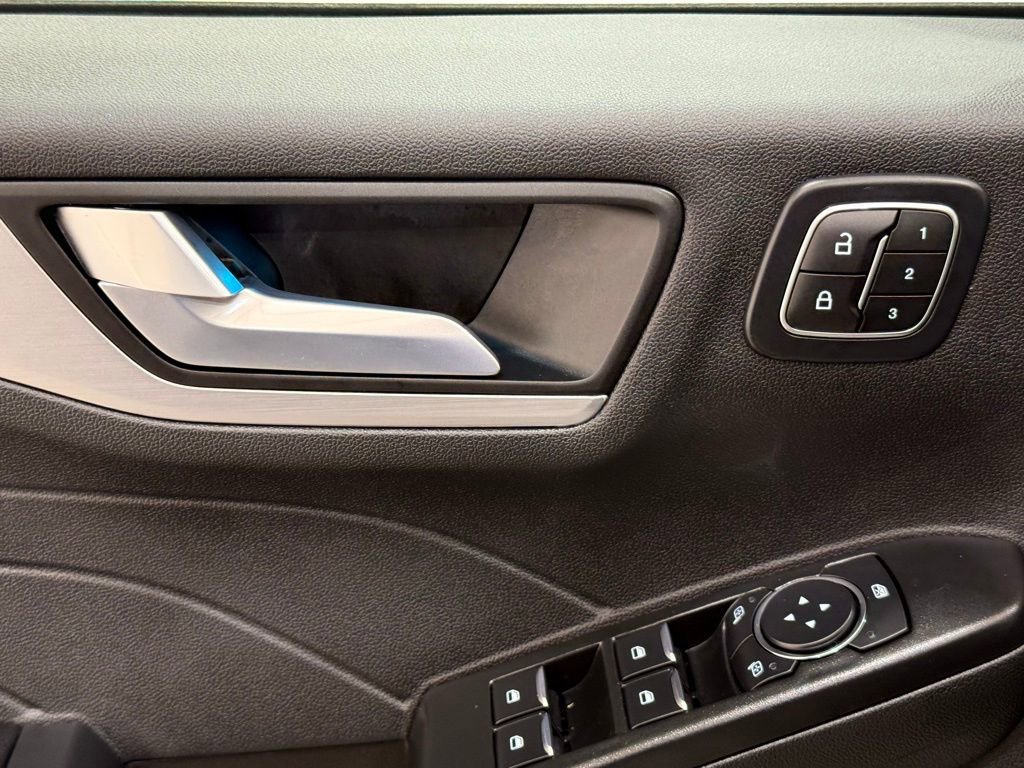 New 2024 Ford Escape SE w/ PHEV Premium Package image 30