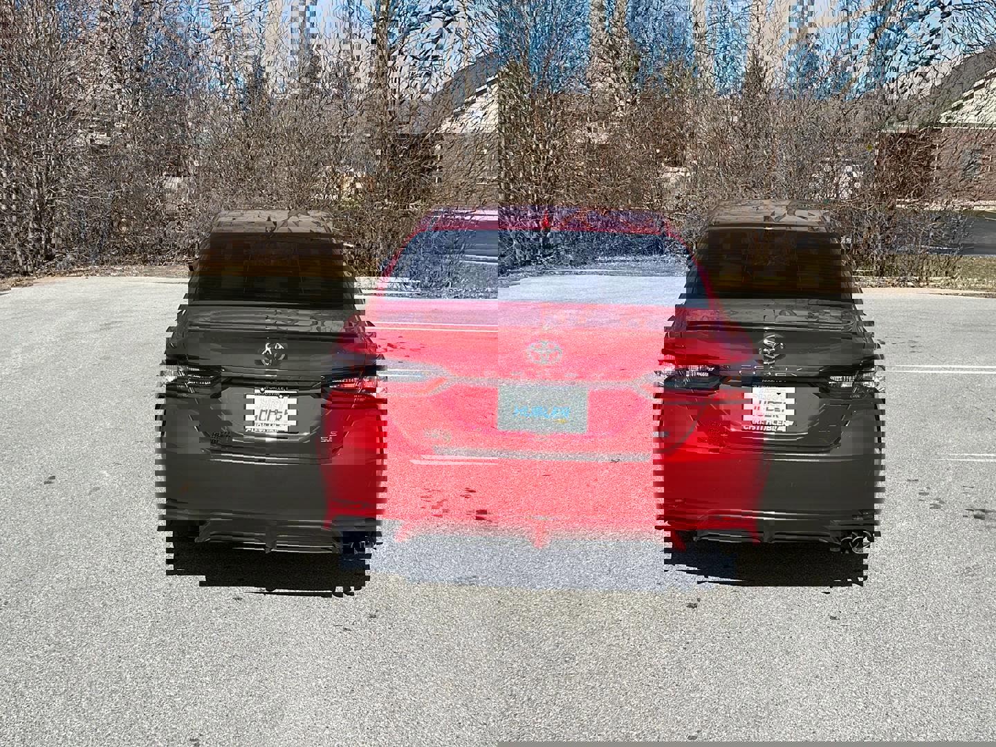 Used 2021 Toyota Camry SE w/ Cold Weather Package image 4