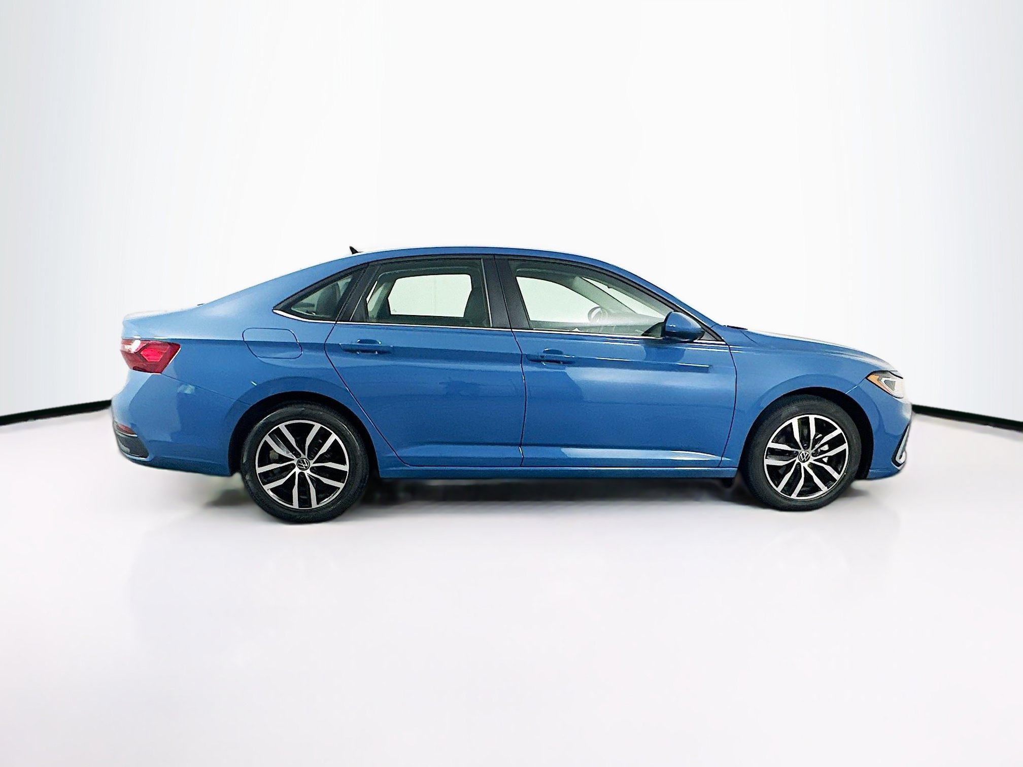 Used 2025 Volkswagen Jetta SE FWD image 10