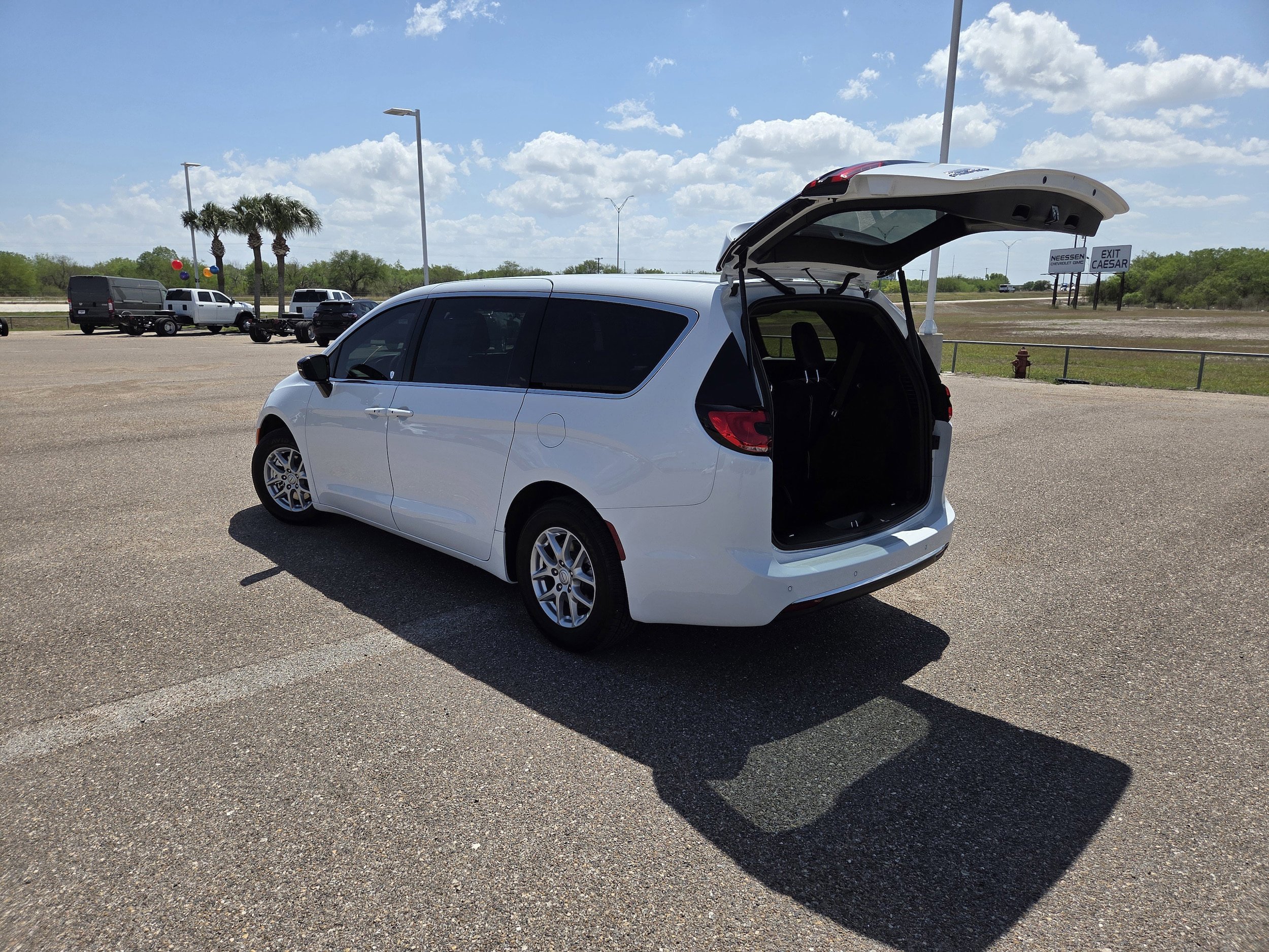 New 2026 Chrysler Pacifica Select image 23