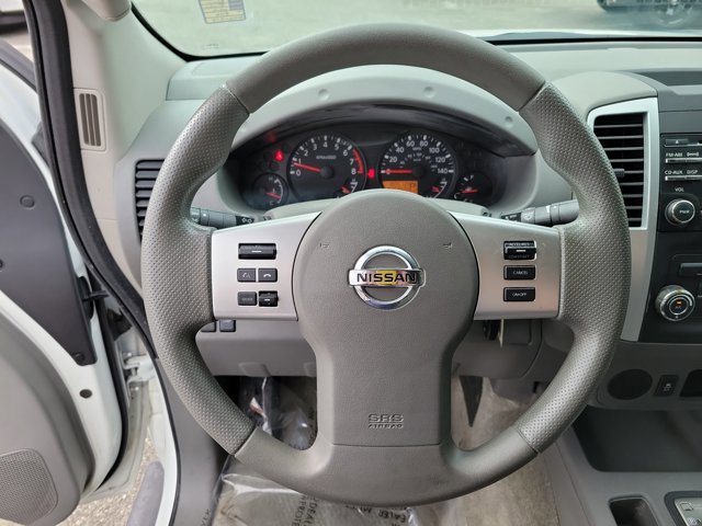 Used 2014 Nissan Frontier SV image 21