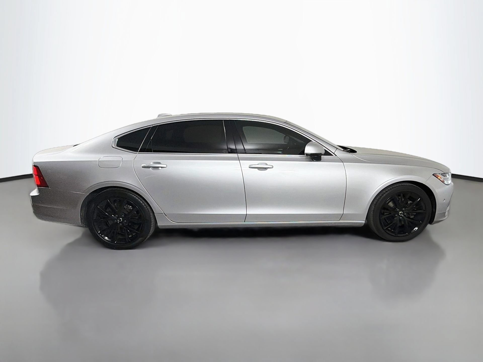Used 2018 Volvo S90 T5 Momentum w/ Convenience Package FWD image 5