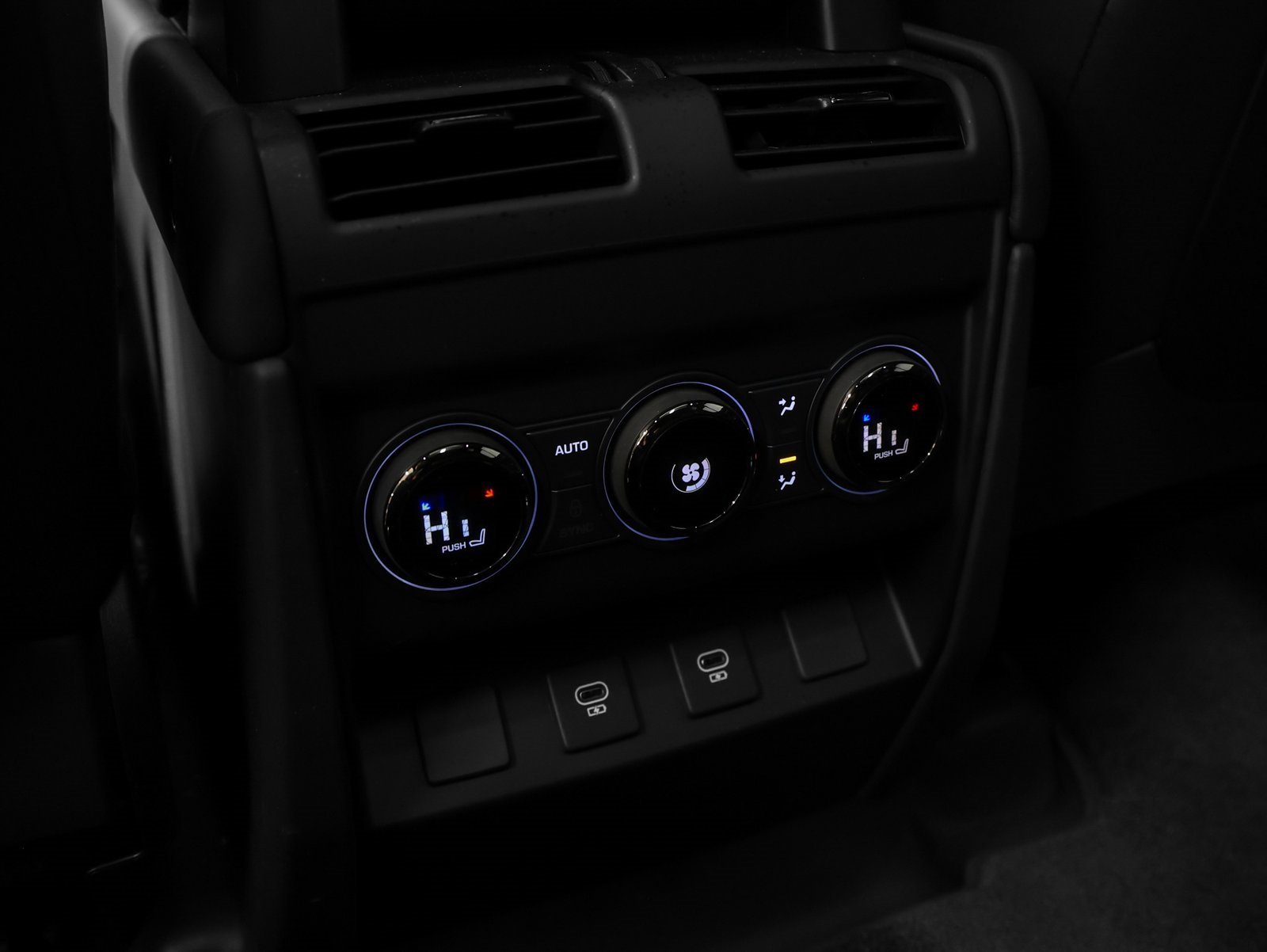 Used 2025 Land Rover Defender 110 image 46