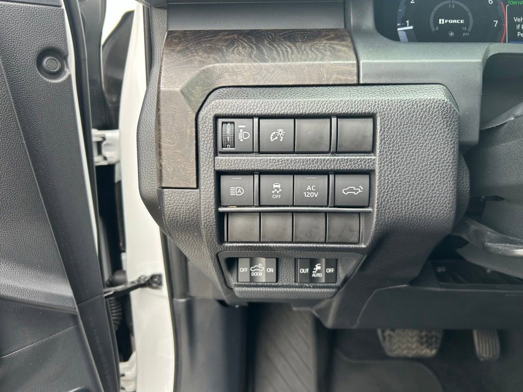 Used 2024 Toyota Tacoma Limited w/ Limited Package (LT) AWD/4WD image 25