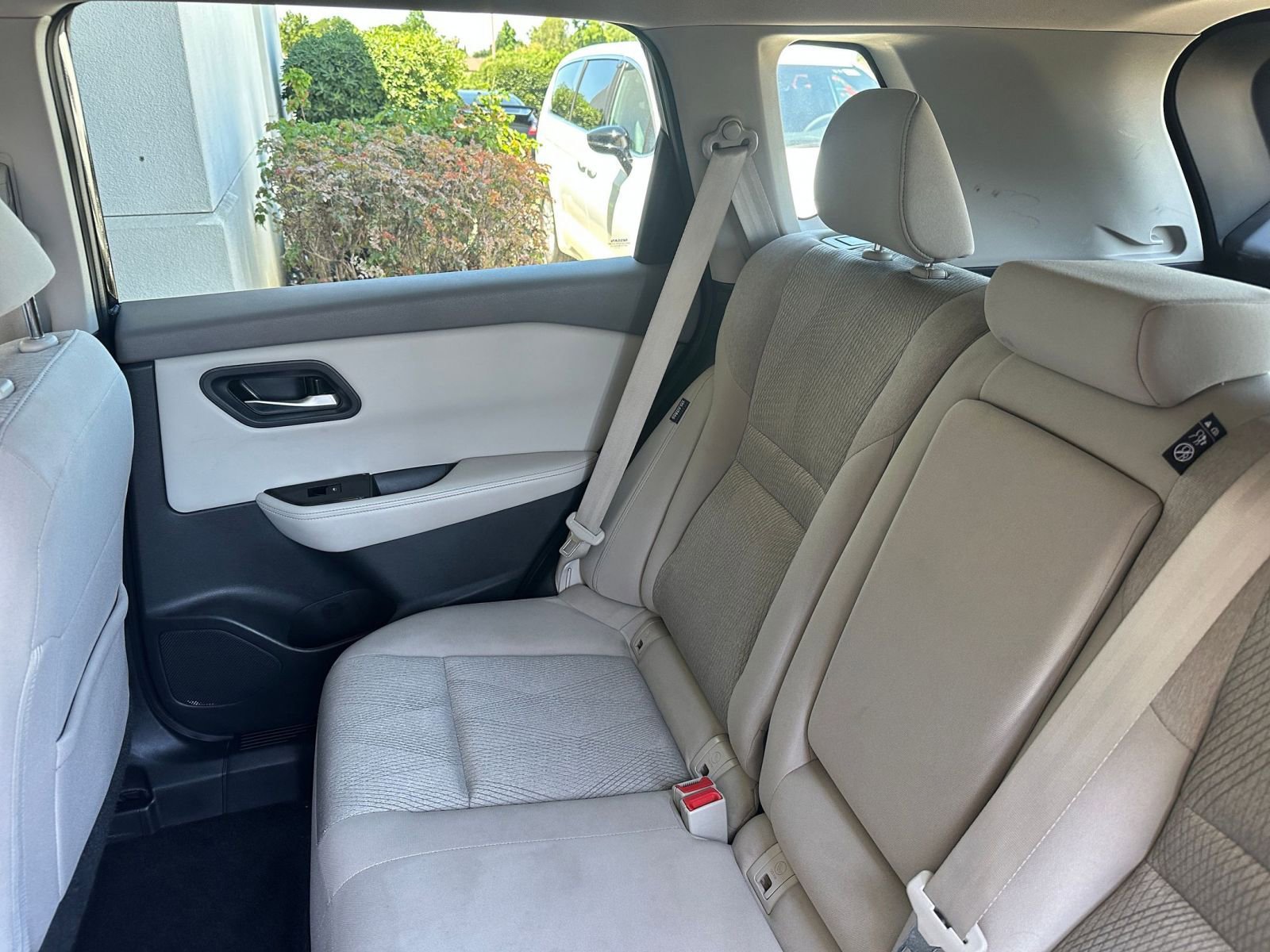 Used 2025 Nissan Rogue SV FWD image 41