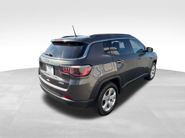Used 2017 Jeep Compass Latitude FWD image 10